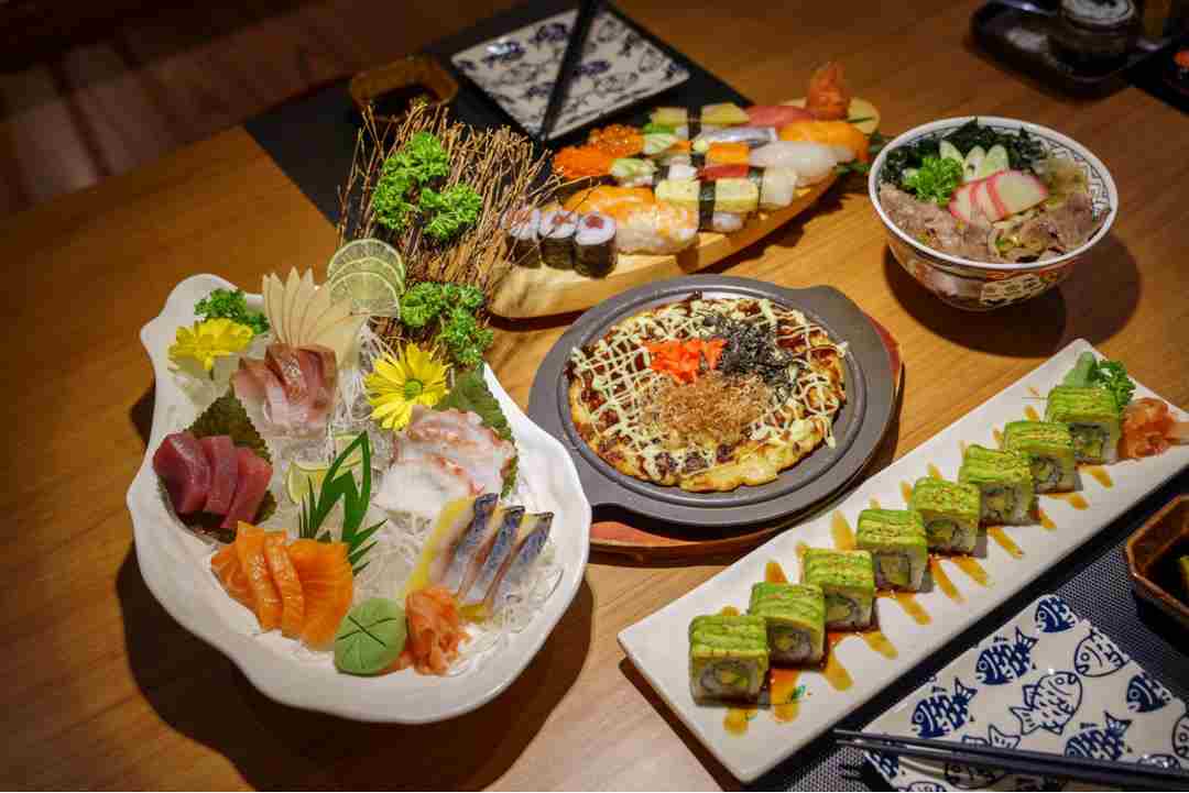 Nguyên liệu tươi ngon làm nên món sashimi hấp dẫn